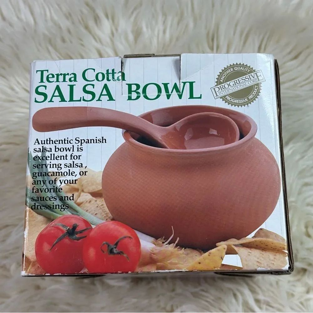 Rustic Terracotta Pot with Ladle - Picture 6 of 7